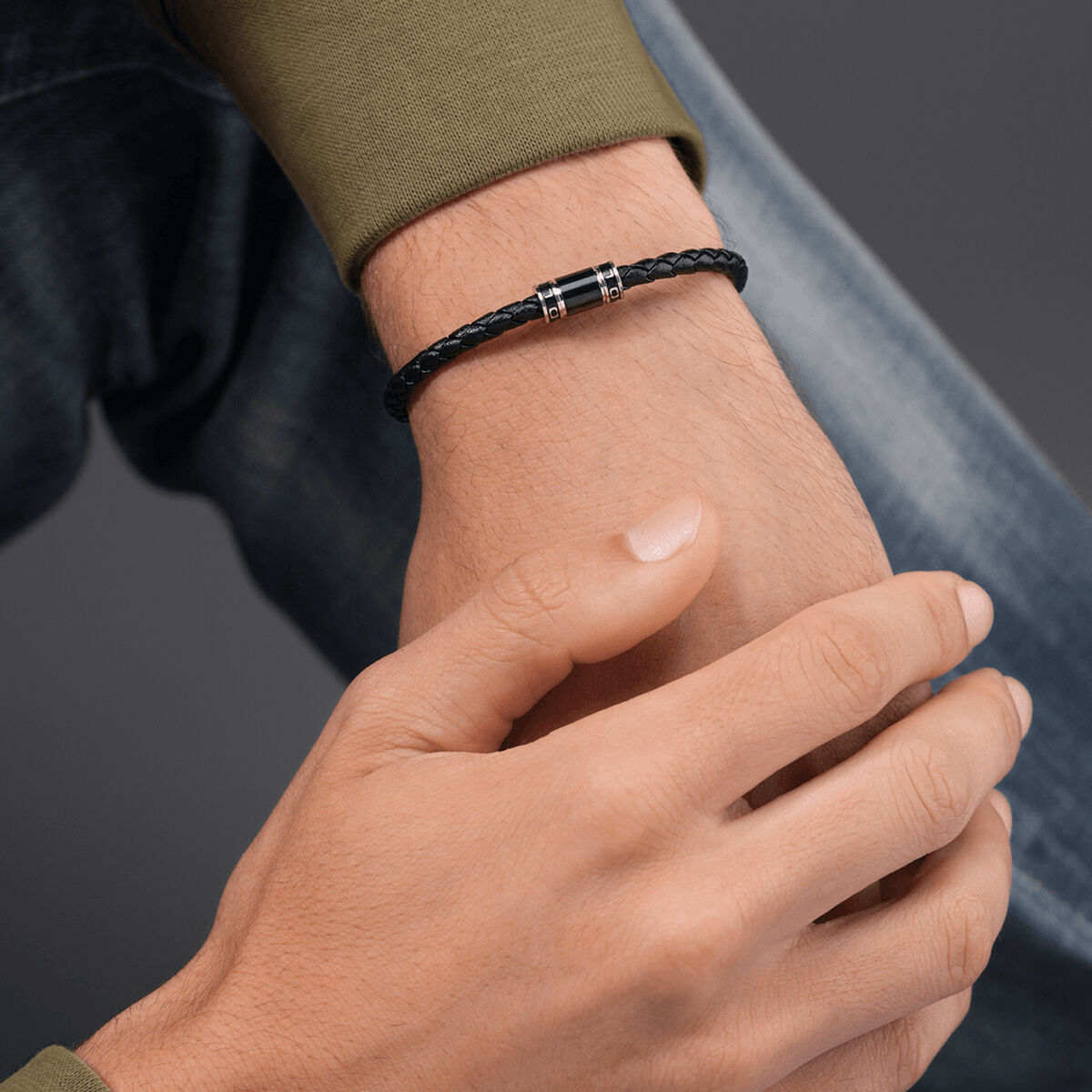 V2HD19B934D18690D9CFCBDCE08913E2B7ER7437603P4